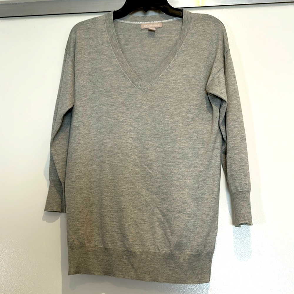 Banana Republic 3/4 length light weight knit. Size S